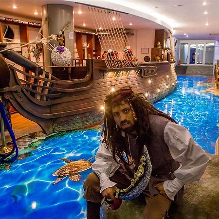 Pirates Resort Mamaia Extérieur photo